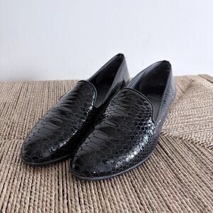 Women's Stuart Weitzman Genuine Leather Croc Embossed Loafer Sz 8M Black